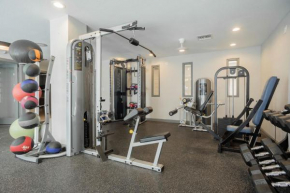Upstay 4BR Condo w Gym Access Pool & Game Room